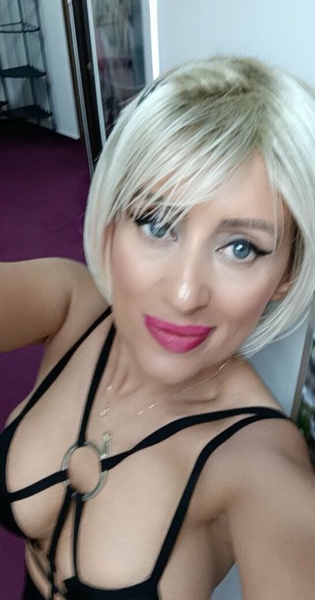 Naakte gelekte OnlyFans-foto van Sunnysoccermommy