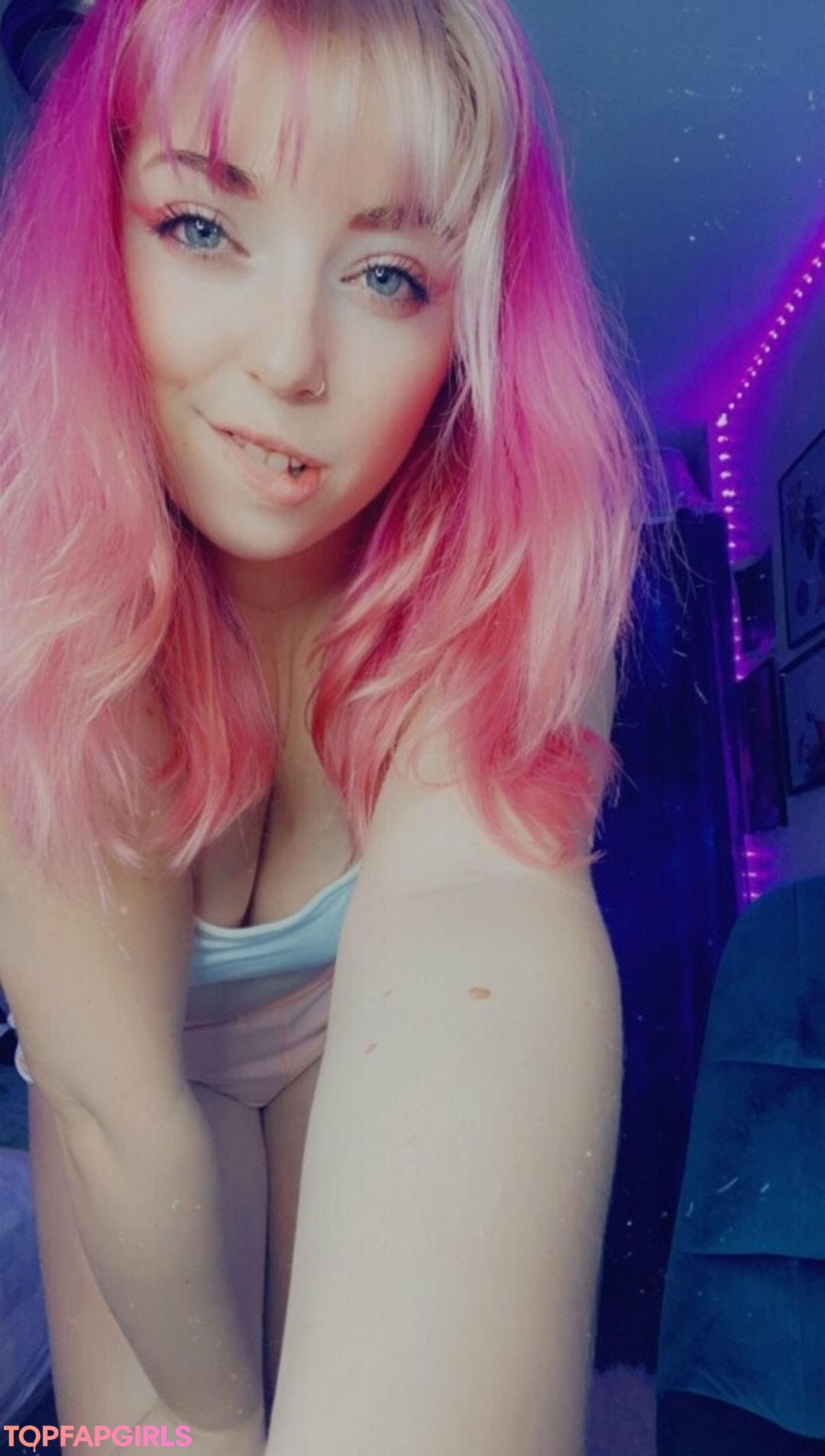 Naakte gelekte OnlyFans-foto van Lilpinkalien #1260