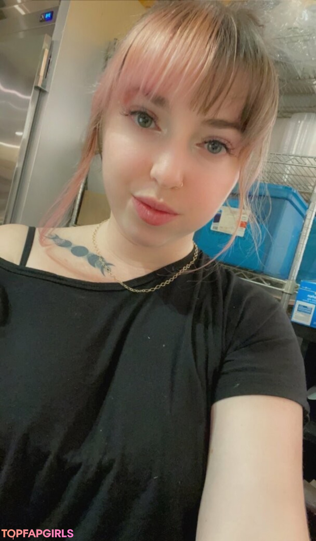 Naakte gelekte OnlyFans-foto van Lilpinkalien #1404