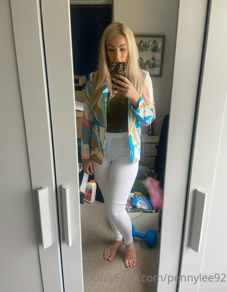 Naakte gelekte OnlyFans-foto van Pennylee92