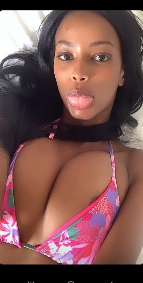 Naakte gelekte OnlyFans-foto van Tami Takala
