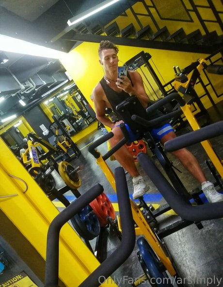Naakte gelekte OnlyFans-foto van Arsimply