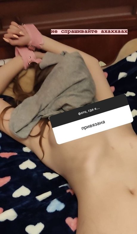 Naakte gelekte OnlyFans-foto van Tanya Kruit