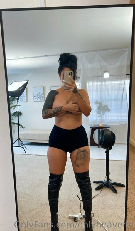 Naakte gelekte OnlyFans-foto van Onlyheavenn
