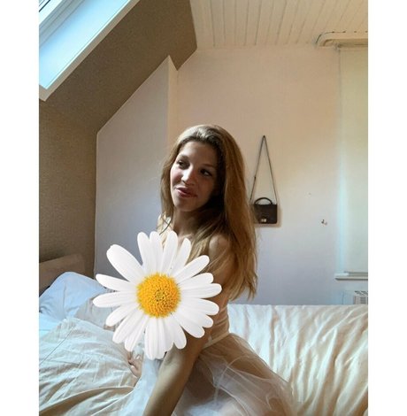 Naakte gelekte OnlyFans-foto van Lovvejane