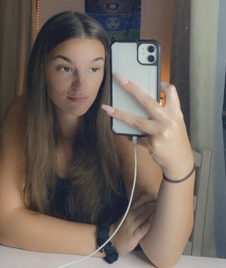 Naakte gelekte OnlyFans-foto van Catrinaarroyo