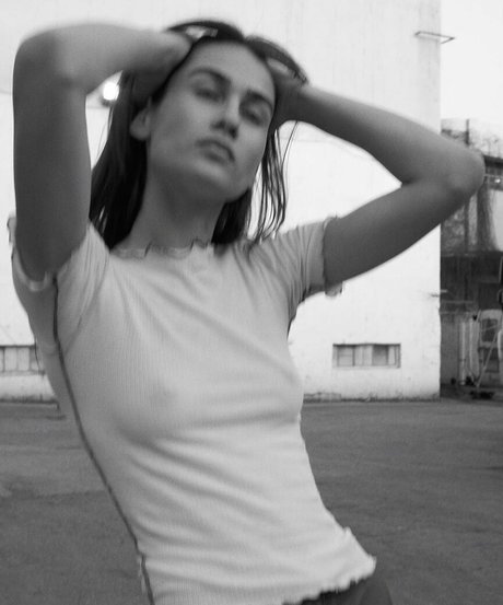 Naakte gelekte OnlyFans-foto van Emma Goldberg