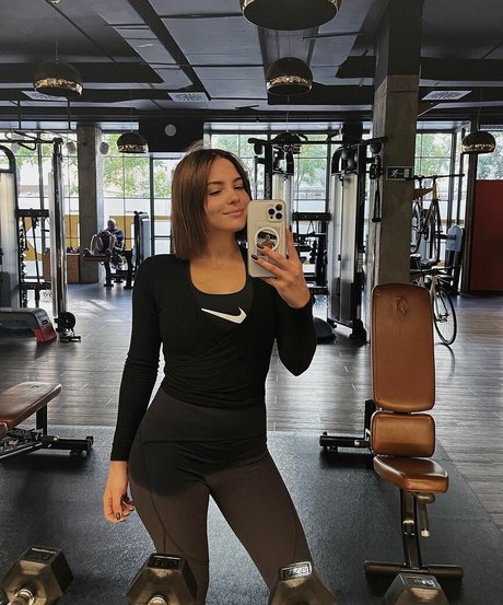 Naakte gelekte OnlyFans-foto van Andrea Duro
