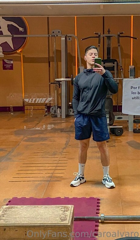 Naakte gelekte OnlyFans-foto van Caroalvaro
