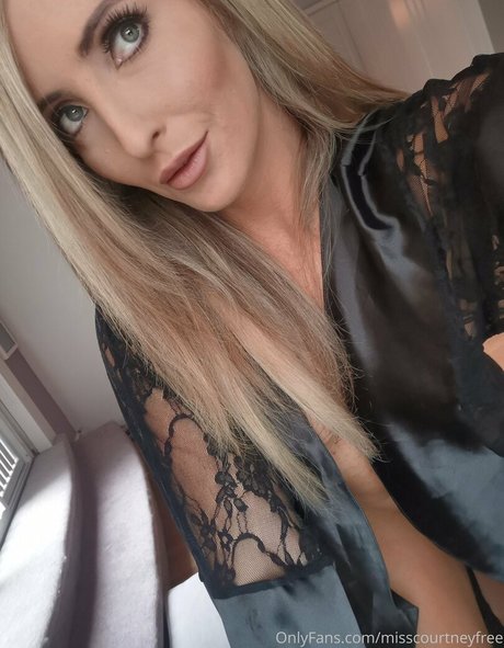 Naakte gelekte OnlyFans-foto van Misscourtneyfree