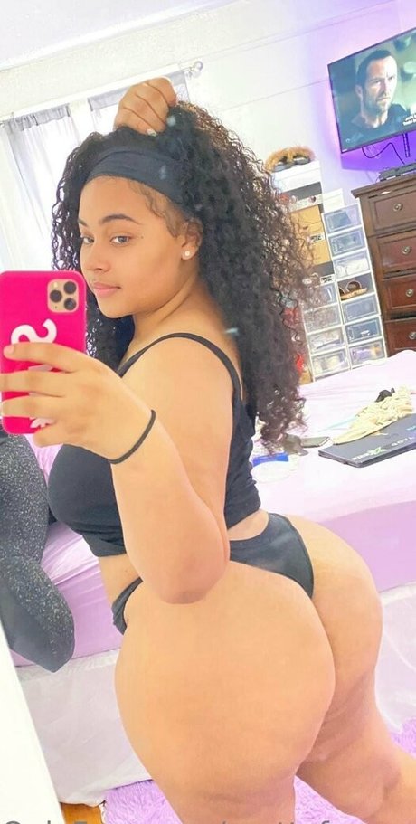 Naakte gelekte OnlyFans-foto van Prettyfacesznfree