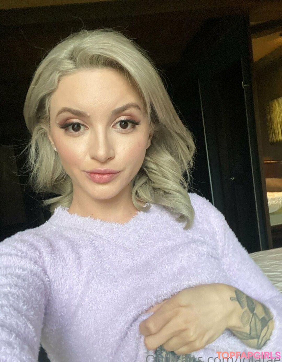 Naakte gelekte OnlyFans-foto van Lola Fae #1096