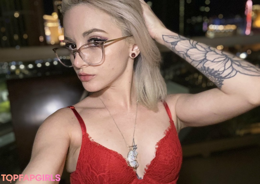 Naakte gelekte OnlyFans-foto van Lola Fae #1225