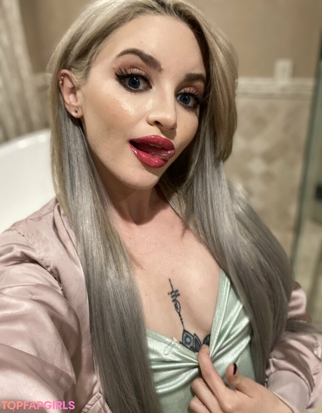 Naakte gelekte OnlyFans-foto van Lola Fae #1335
