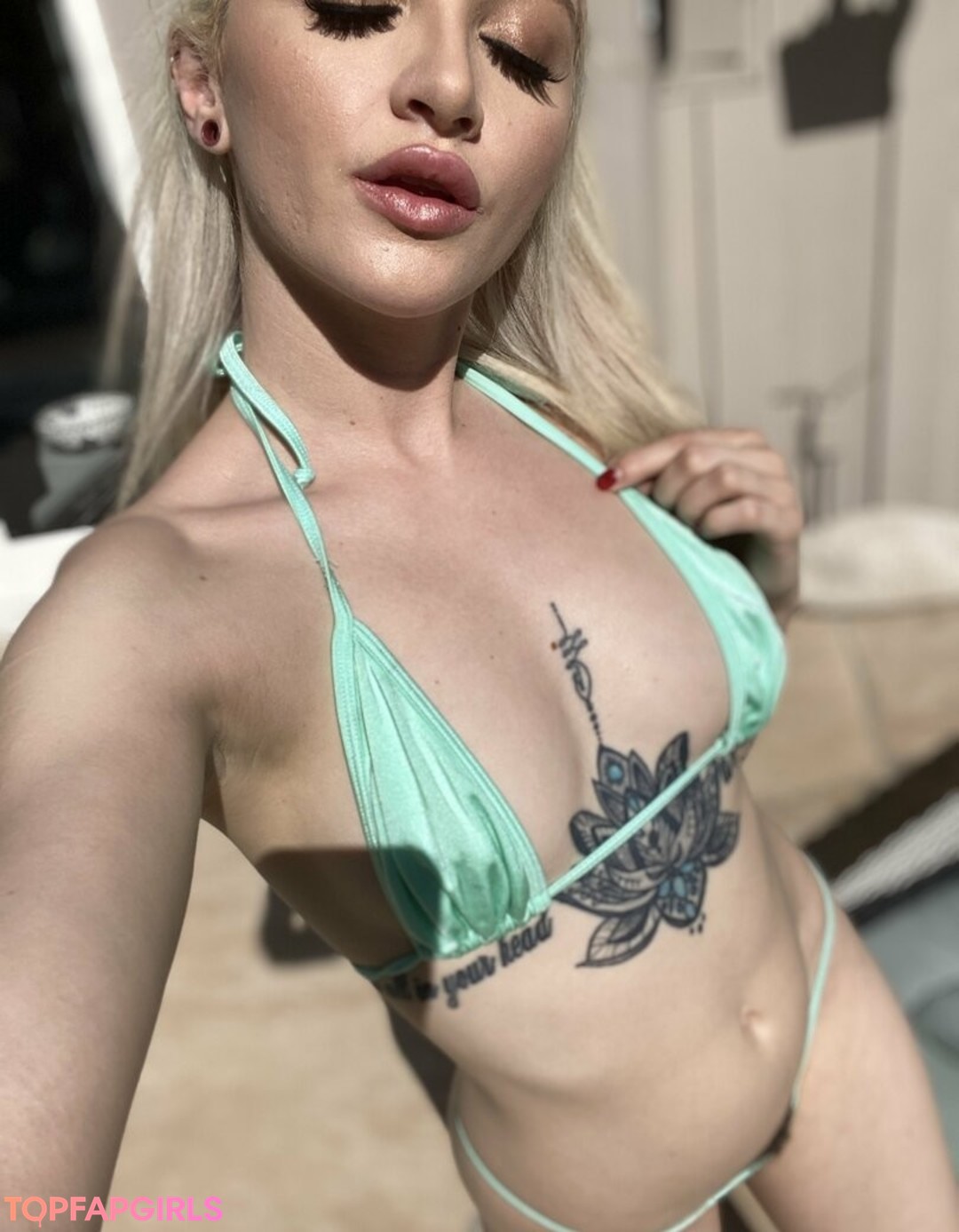 Naakte gelekte OnlyFans-foto van Lola Fae #1454