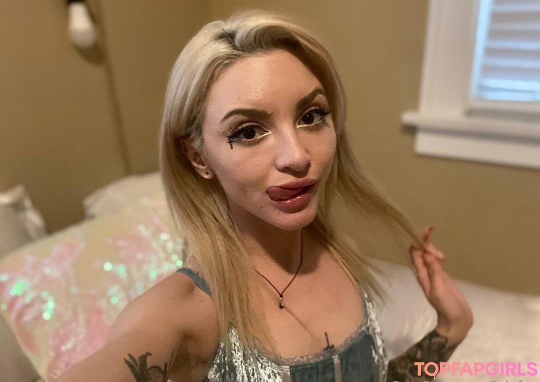 Naakte gelekte OnlyFans-foto van Lola Fae #1532