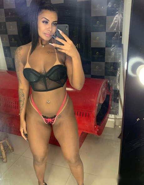 Naakte gelekte OnlyFans-foto van Evelyn Souza