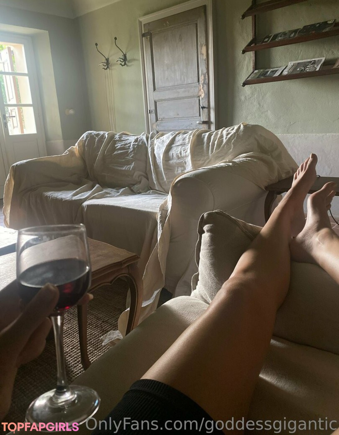 Naakte gelekte OnlyFans-foto van Goddessgigantic #77 Naakte gelekte OnlyFans-foto van Goddessgigantic #77