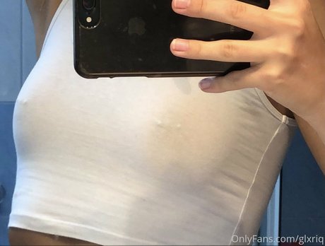 Naakte gelekte OnlyFans-foto van Glxriq