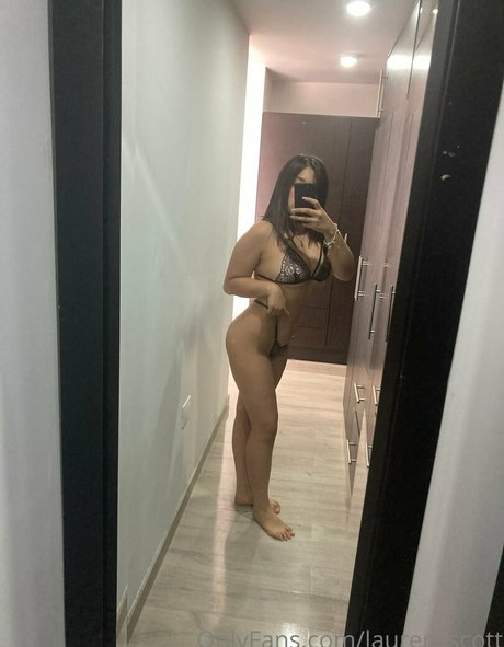 Naakte gelekte OnlyFans-foto van Laurenscottfree