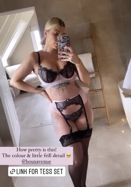 Naakte gelekte OnlyFans-foto van Olivia Buckland