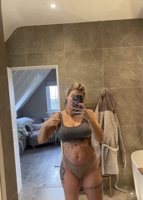 Naakte gelekte OnlyFans-foto van Olivia Buckland