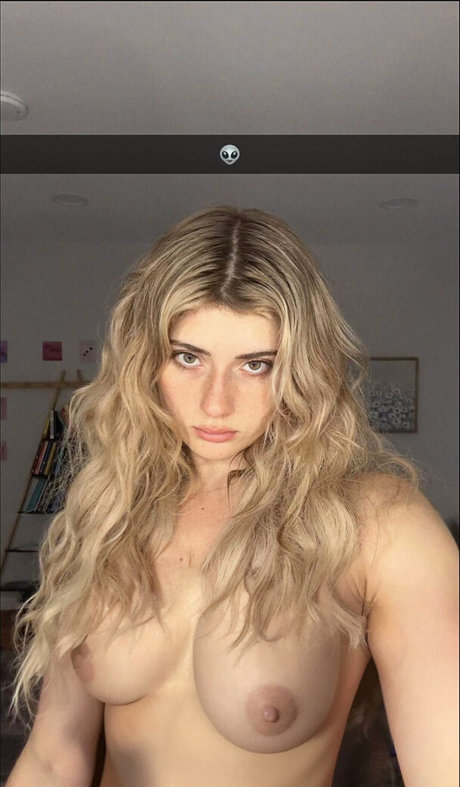 Naakte gelekte OnlyFans-foto van Faith Ordway Ai Porn