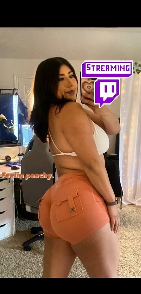 Naakte gelekte OnlyFans-foto van Msyodavi