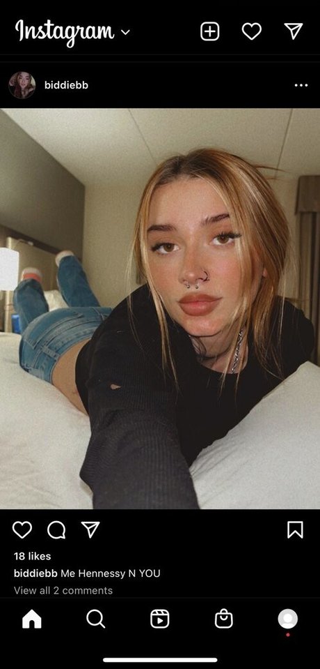 Naakte gelekte OnlyFans-foto van Biddiebb