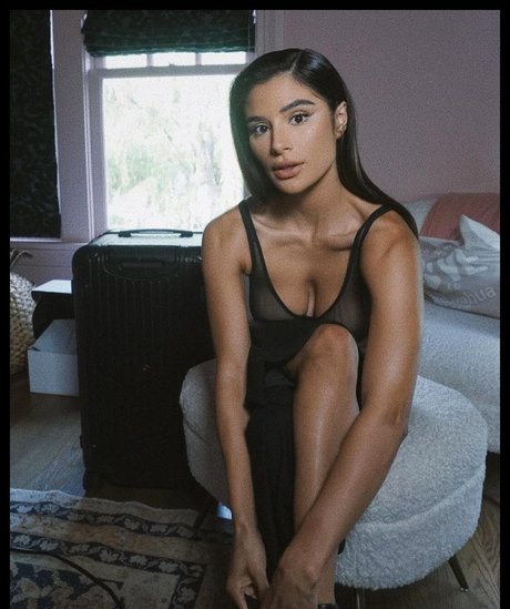 Naakte gelekte OnlyFans-foto van Diane Guerrero