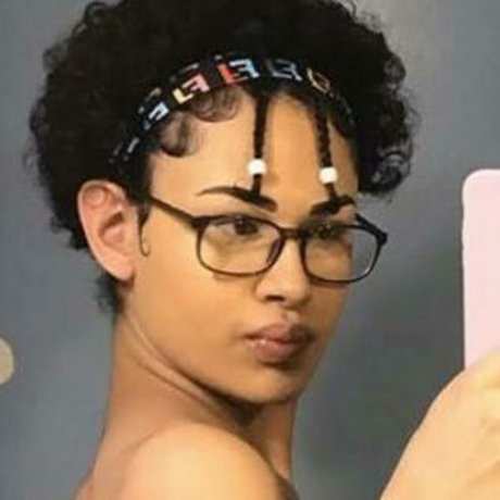 Naakte gelekte OnlyFans-foto van Thick Diamond