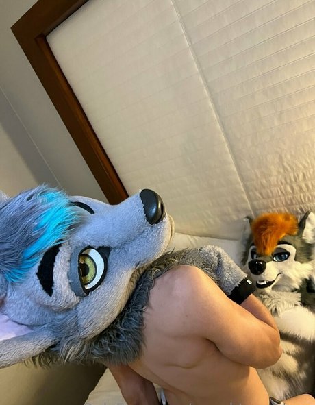 Naughty_wolves