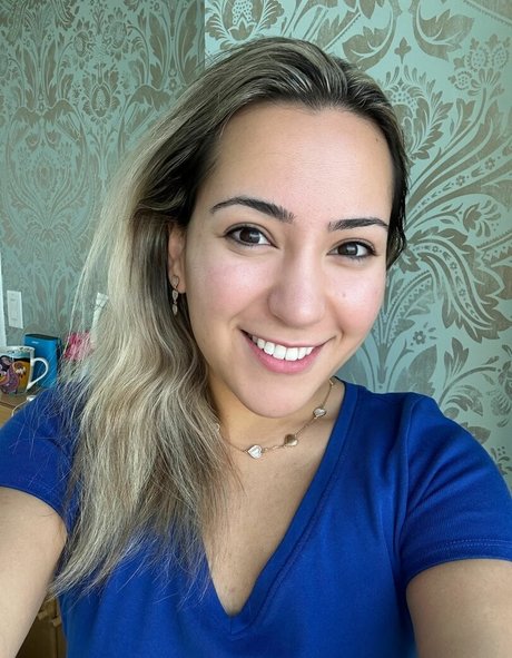 Naakte gelekte OnlyFans-foto van Selina Amini