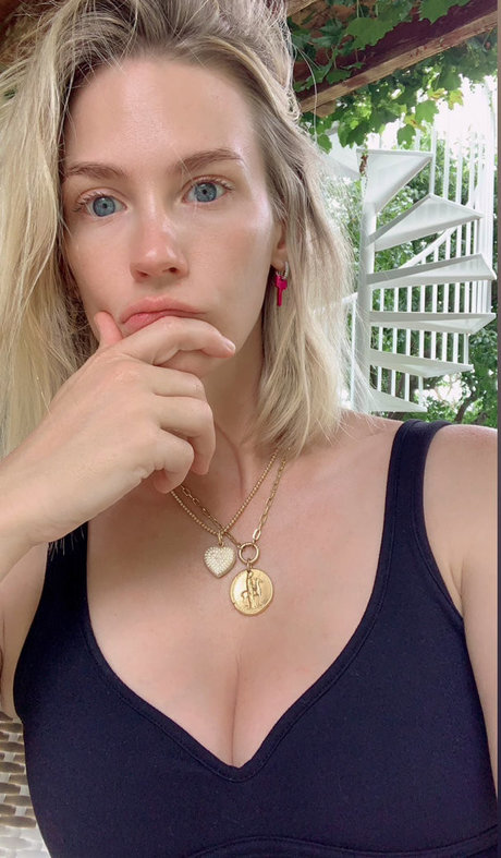 Naakte gelekte OnlyFans-foto van January Jones