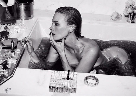 Naakte gelekte OnlyFans-foto van January Jones