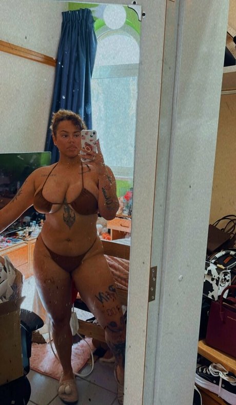 Naakte gelekte OnlyFans-foto van Cutthroatm