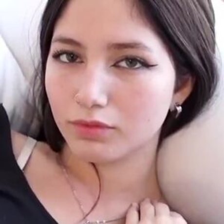 Naakte gelekte OnlyFans-foto van Youthlust