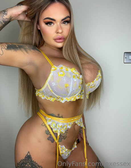 Naakte gelekte OnlyFans-foto van Lexessex