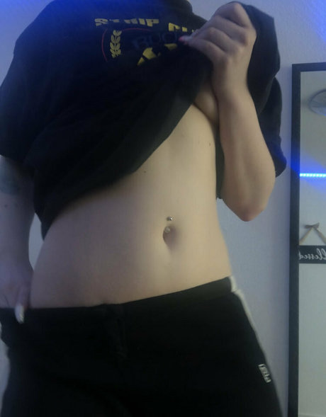 Naakte gelekte OnlyFans-foto van Georgiarae
