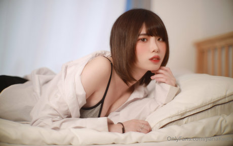 Naakte gelekte OnlyFans-foto van Jianakwok