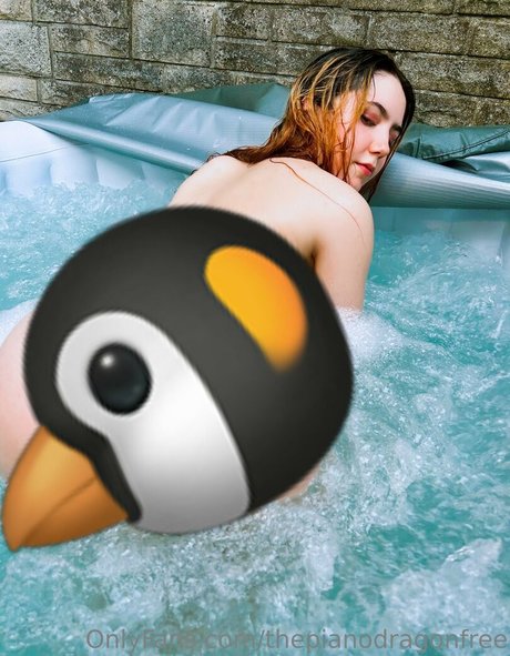 Naakte gelekte OnlyFans-foto van Thepianodragonfree