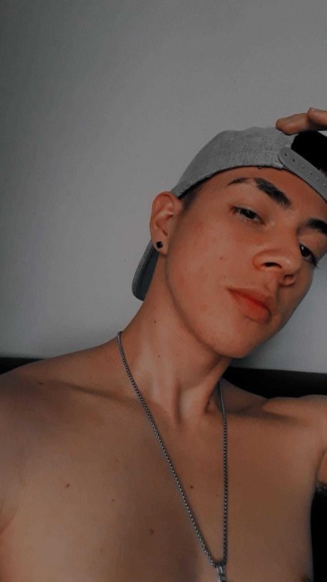 Naakte gelekte OnlyFans-foto van Santi Garca
