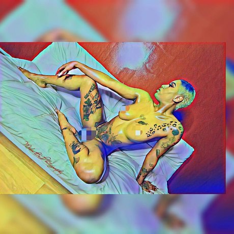Naakte gelekte OnlyFans-foto van Blondie