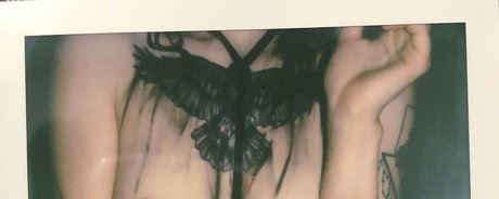 Naakte gelekte OnlyFans-foto van Beth
