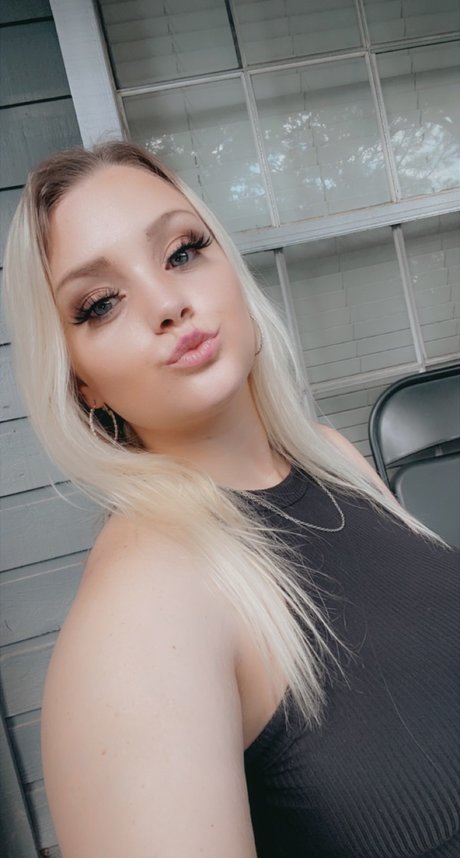 Naakte gelekte OnlyFans-foto van Kourtney 
