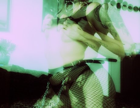 Naakte gelekte OnlyFans-foto van Xxjustaglitchxx