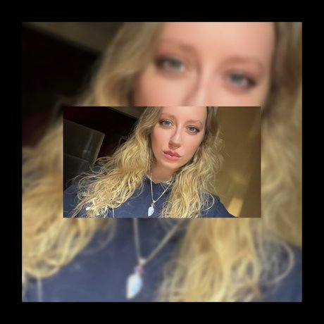 Naakte gelekte OnlyFans-foto van Sarah Evans