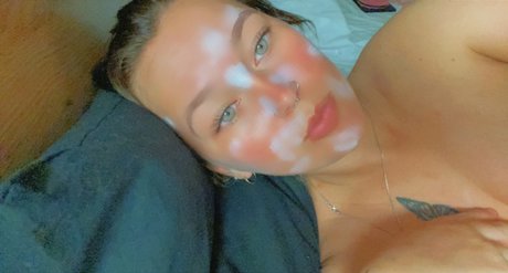Naakte gelekte OnlyFans-foto van Sarah Faye
