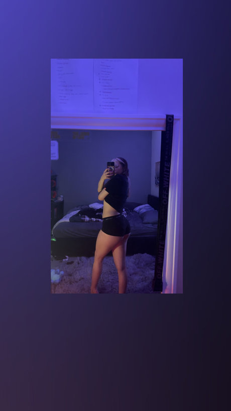 Naakte gelekte OnlyFans-foto van Sarah Jane