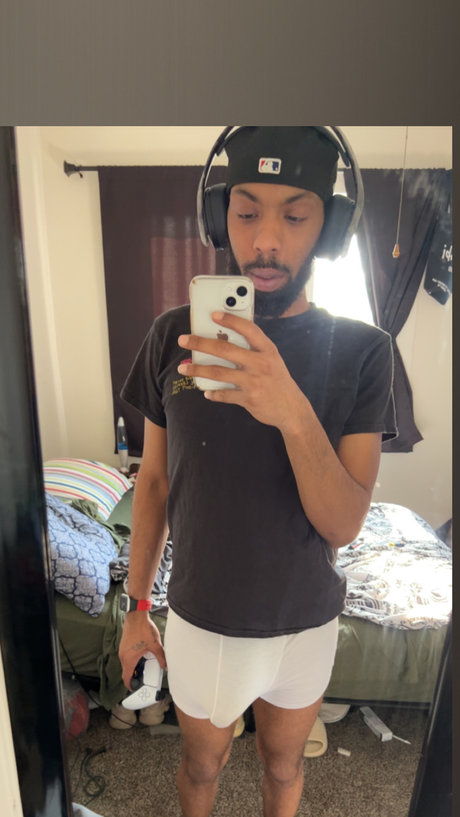 Naakte gelekte OnlyFans-foto van Saquan Davis